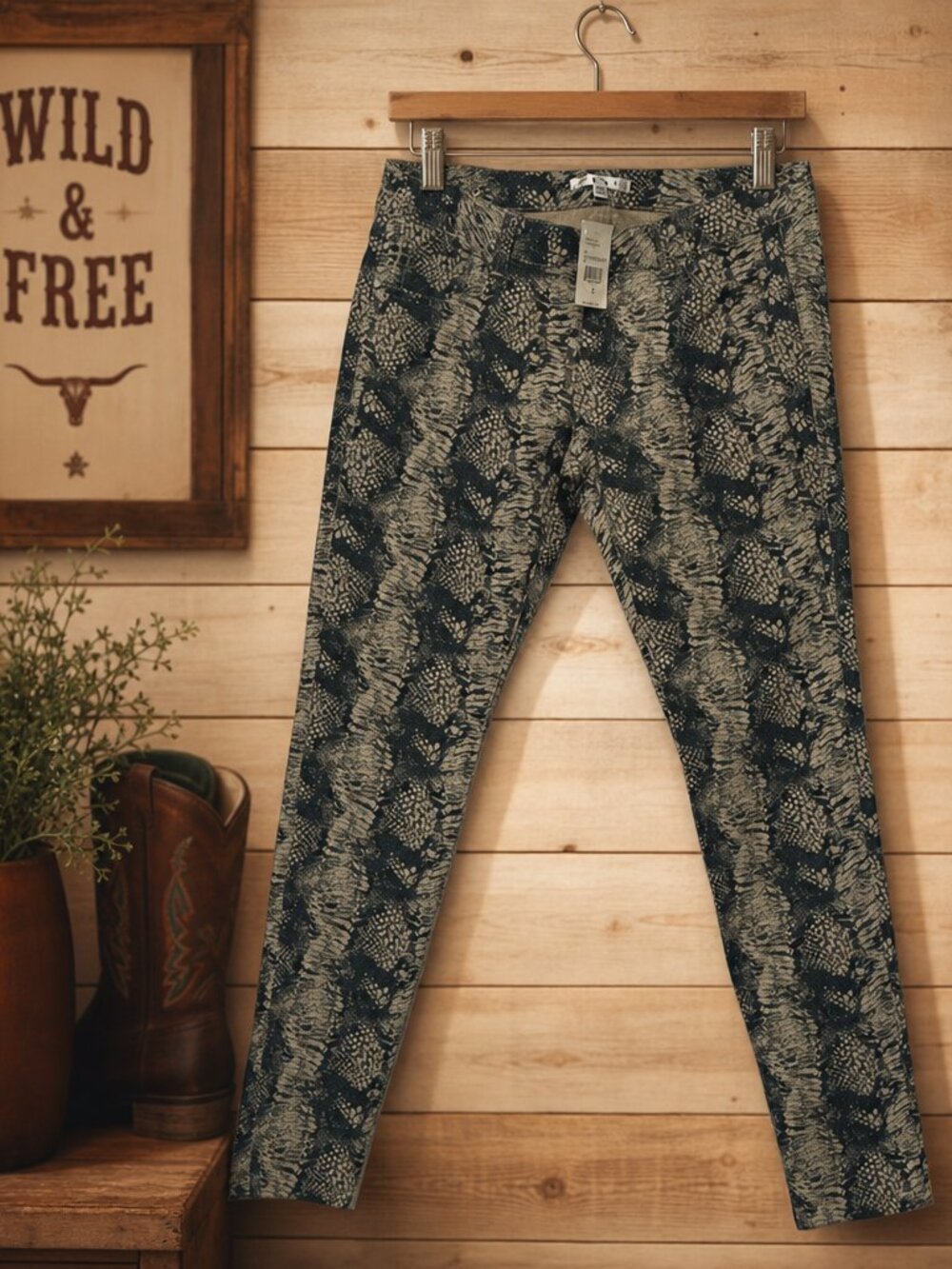 CAbi Diamondback Super Skinny Jeans Size 4 NWT